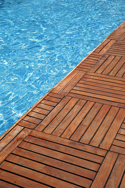 Deck para Piscina